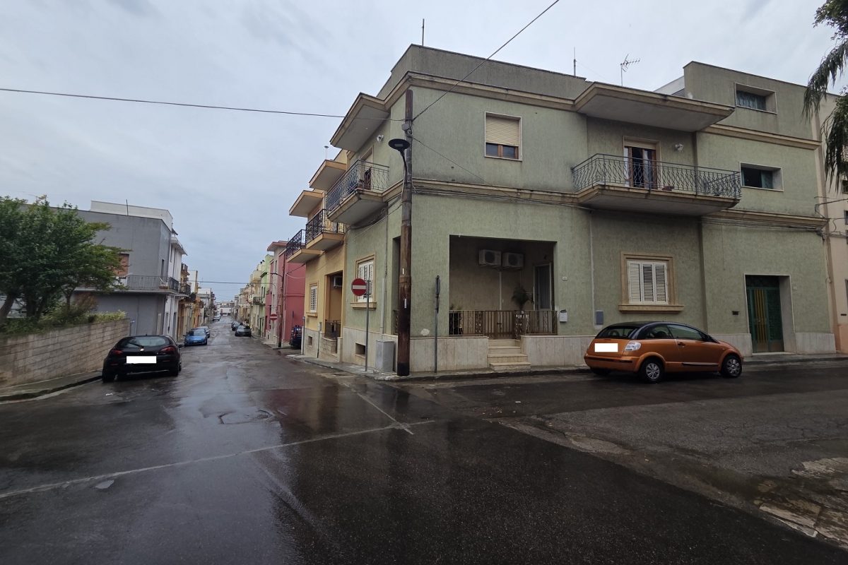 2 esterno.jpg